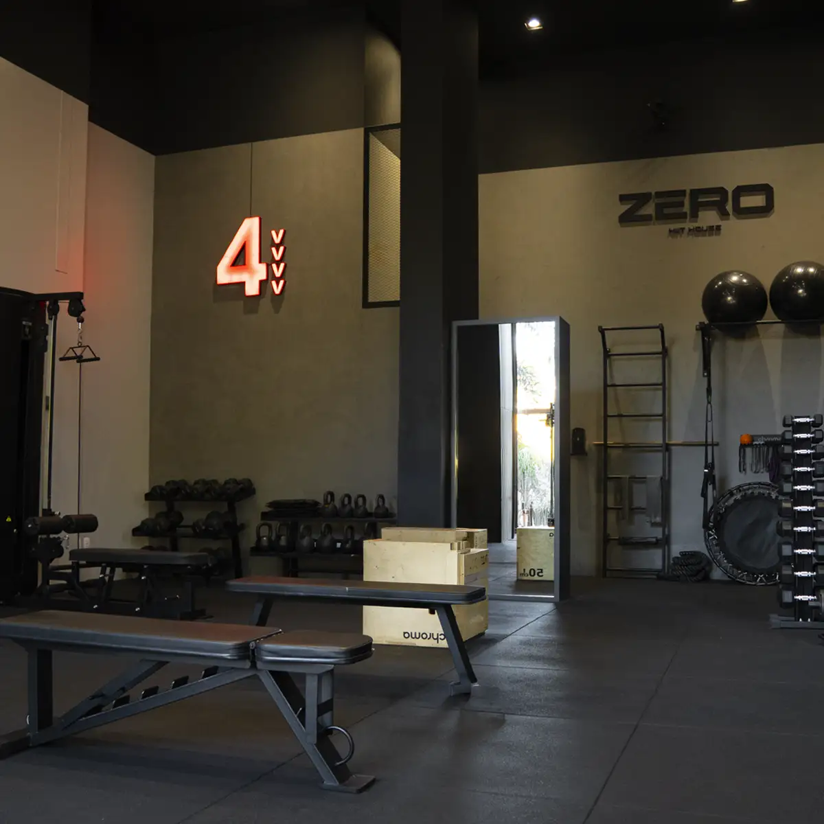 Equipamentos modernos da academia Zero HIIT House
